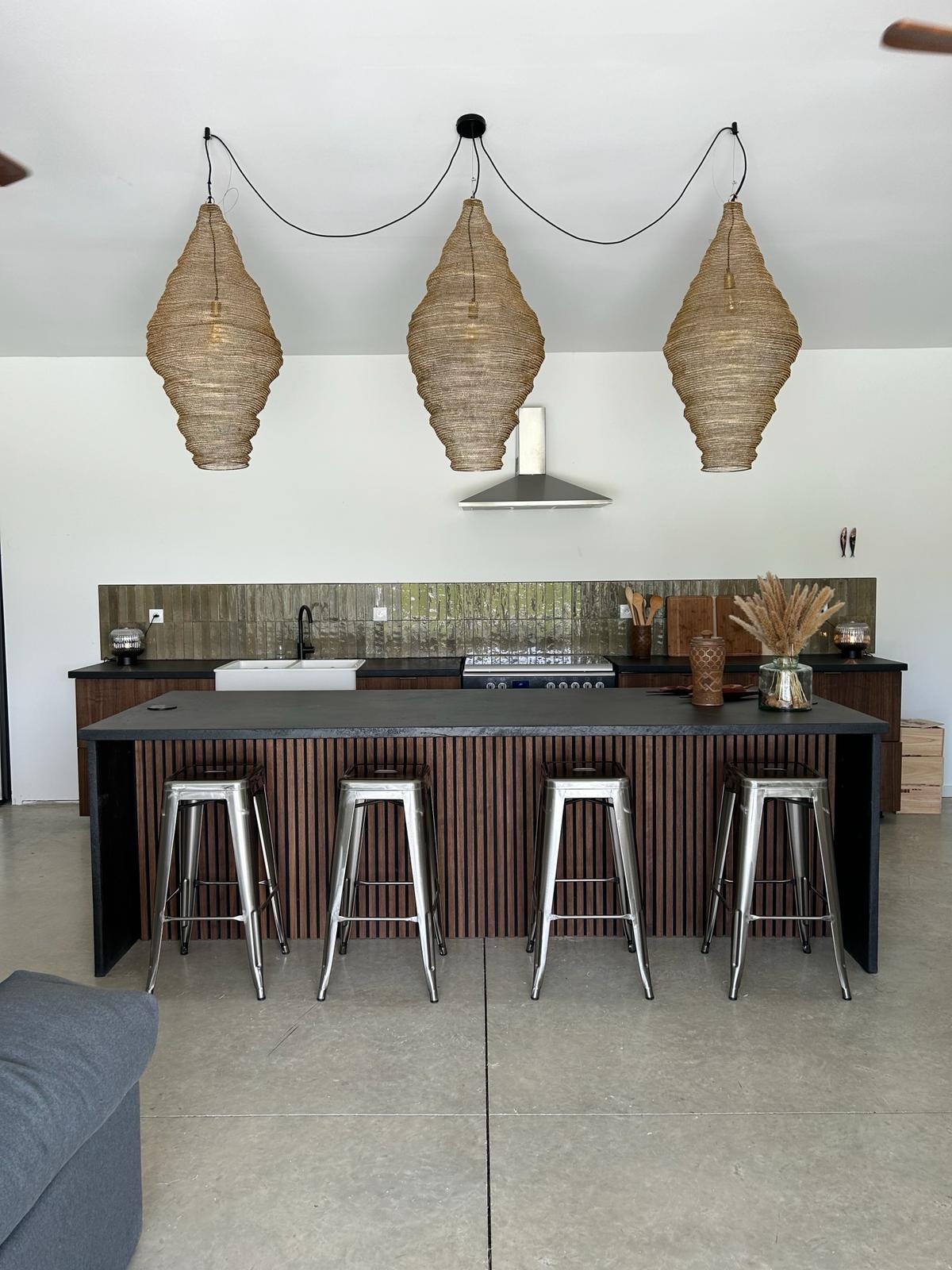 Afwerking keukeneiland met WoolWood AKU paneel eik gerookt Afwerking keukeneiland met WoolWood AKU paneel eik gerookt